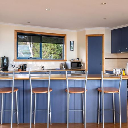 Waterline Holiday Home โคลส์เบย์ ภายนอก รูปภาพ
