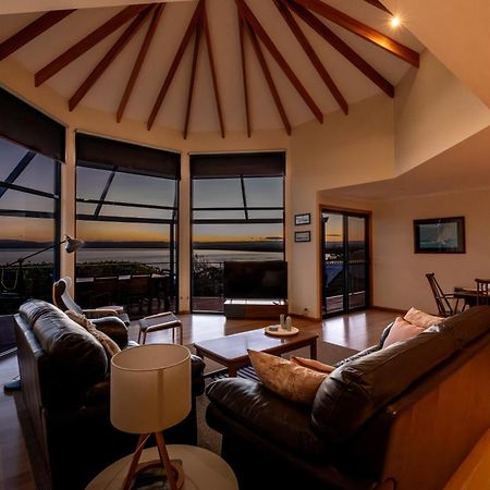 Waterline Holiday Home โคลส์เบย์ ภายนอก รูปภาพ
