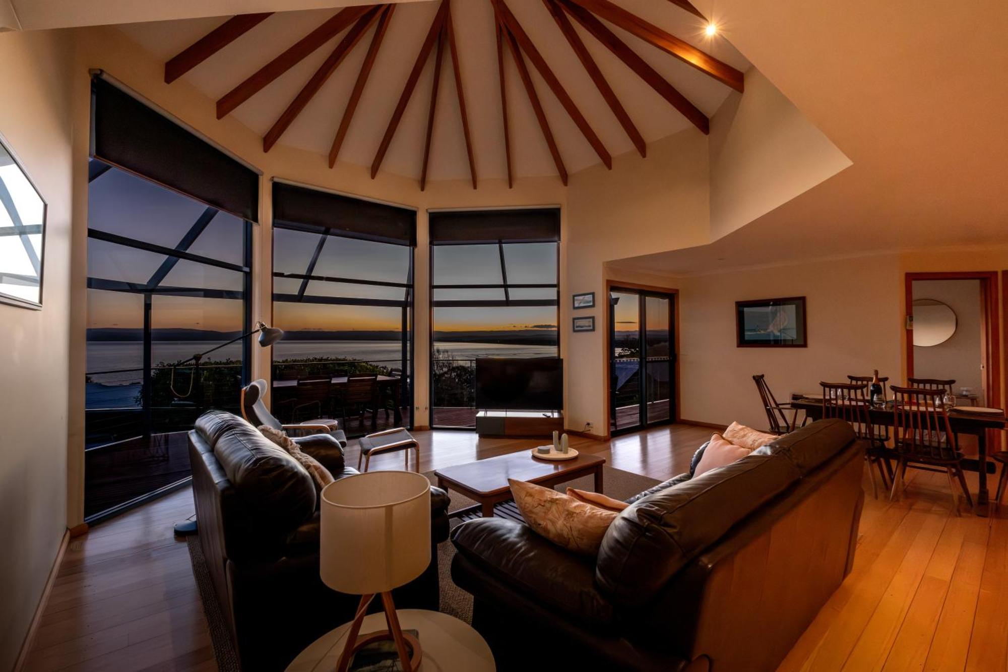 Waterline Holiday Home โคลส์เบย์ ภายนอก รูปภาพ