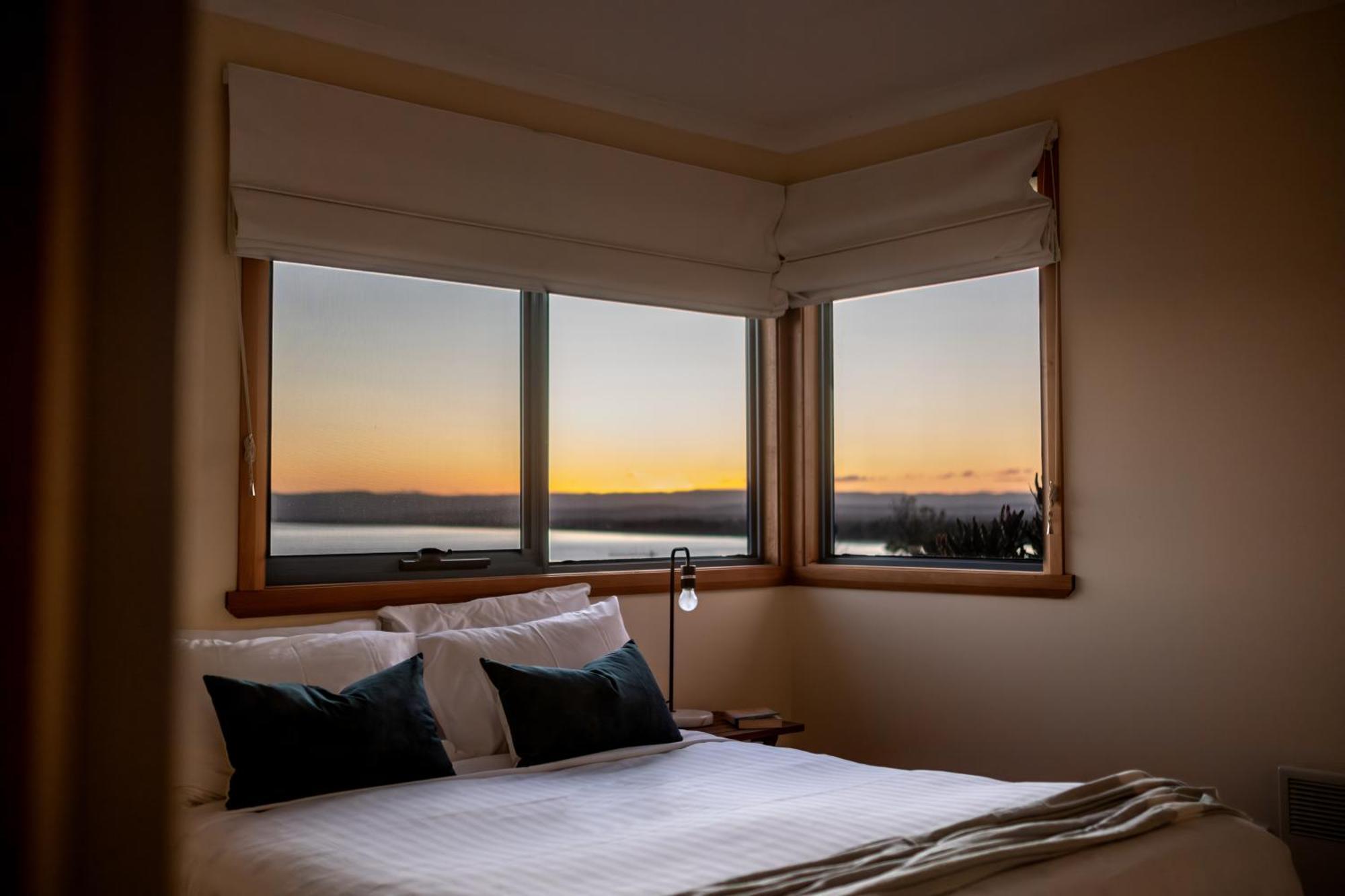 Waterline Holiday Home โคลส์เบย์ ภายนอก รูปภาพ