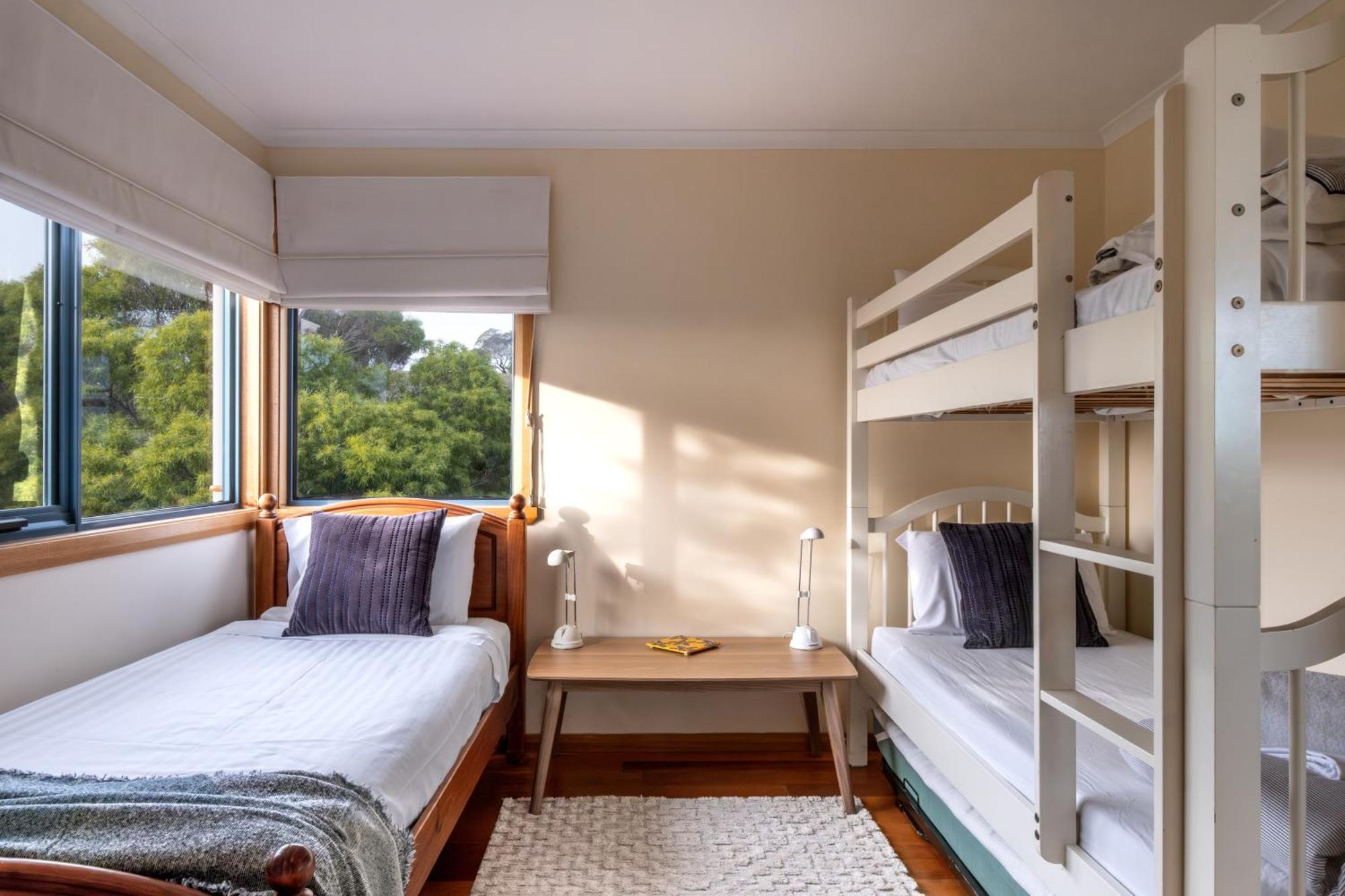 Waterline Holiday Home โคลส์เบย์ ภายนอก รูปภาพ