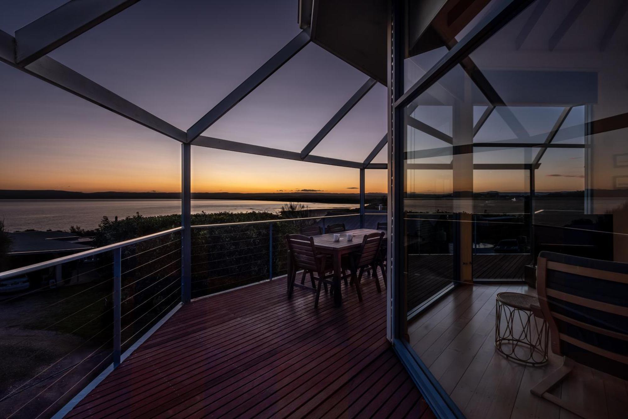 Waterline Holiday Home โคลส์เบย์ ภายนอก รูปภาพ