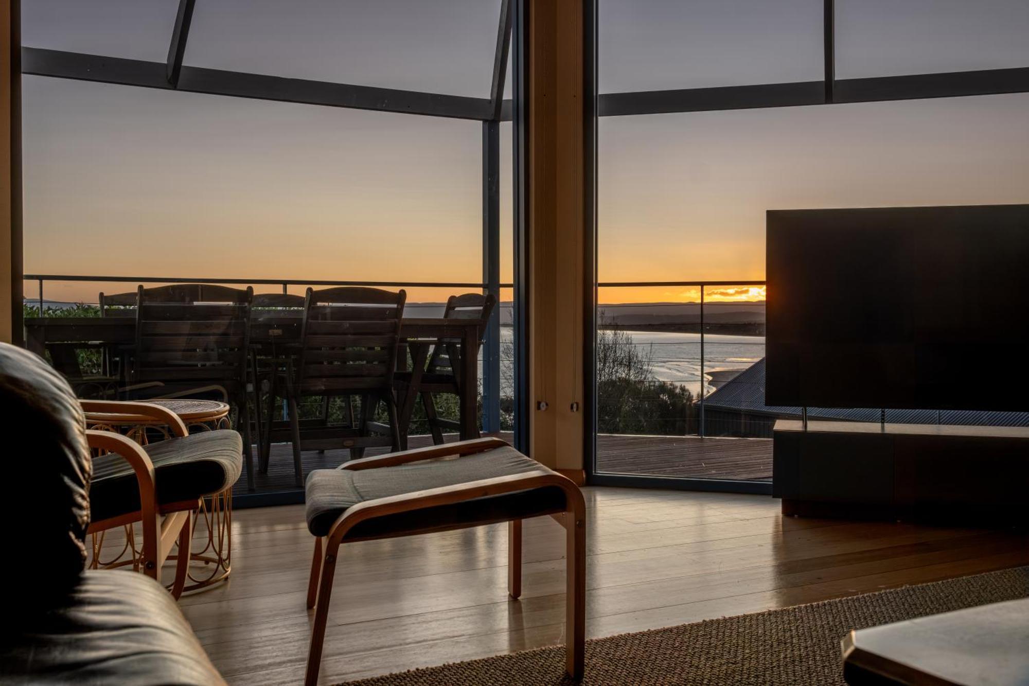 Waterline Holiday Home โคลส์เบย์ ภายนอก รูปภาพ