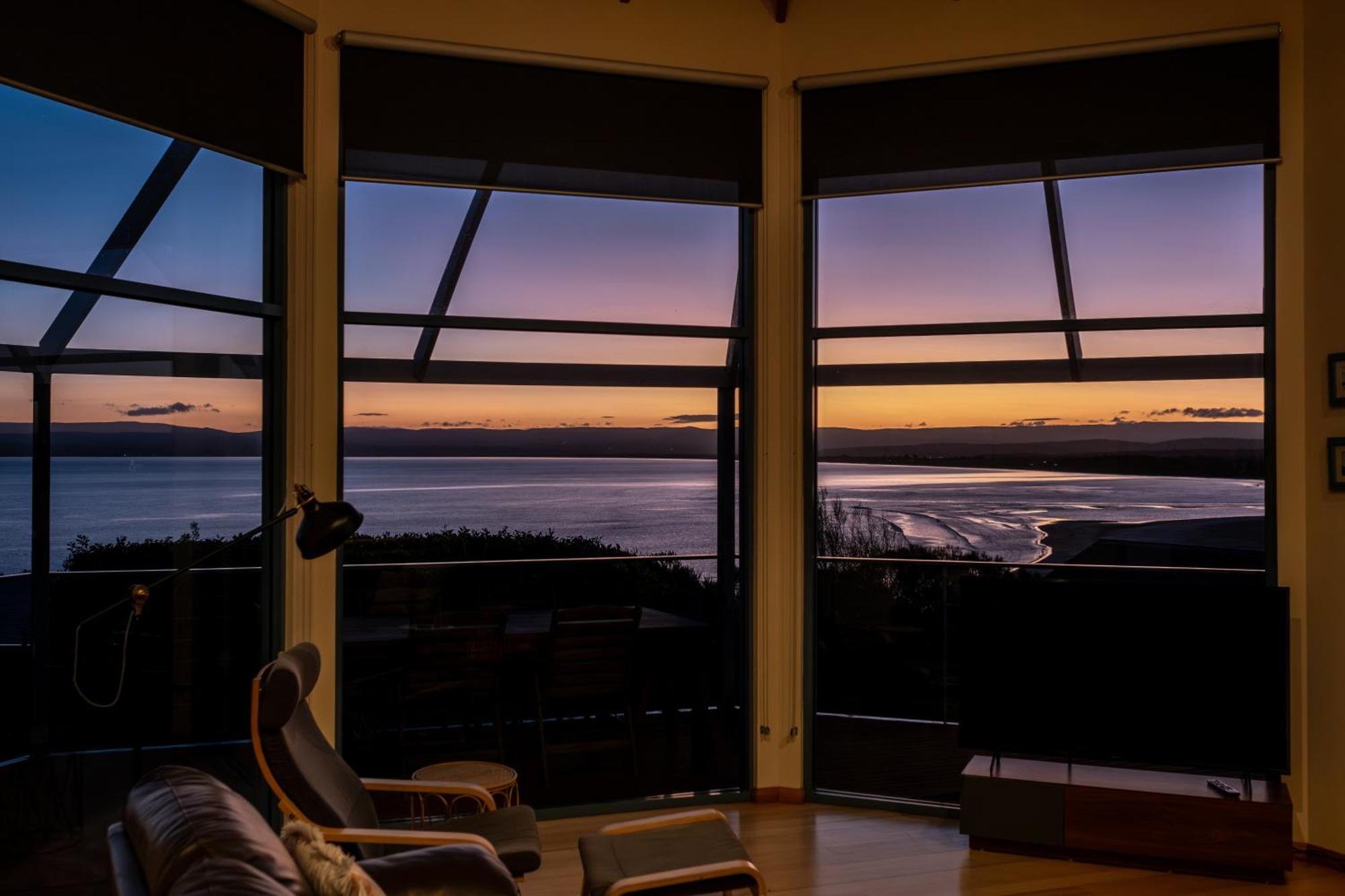 Waterline Holiday Home โคลส์เบย์ ภายนอก รูปภาพ