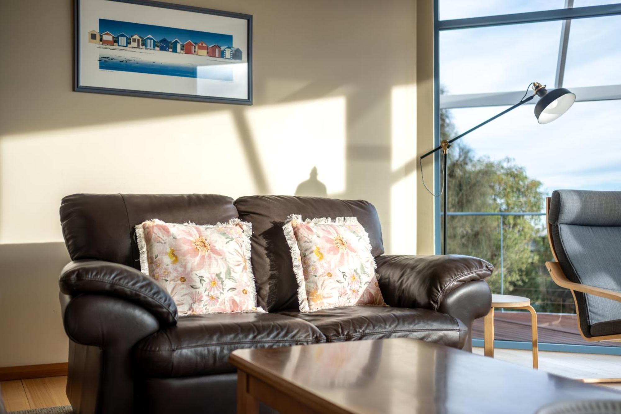 Waterline Holiday Home โคลส์เบย์ ภายนอก รูปภาพ