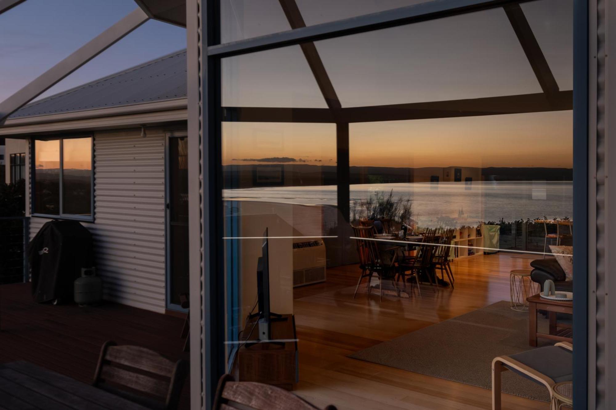 Waterline Holiday Home โคลส์เบย์ ภายนอก รูปภาพ