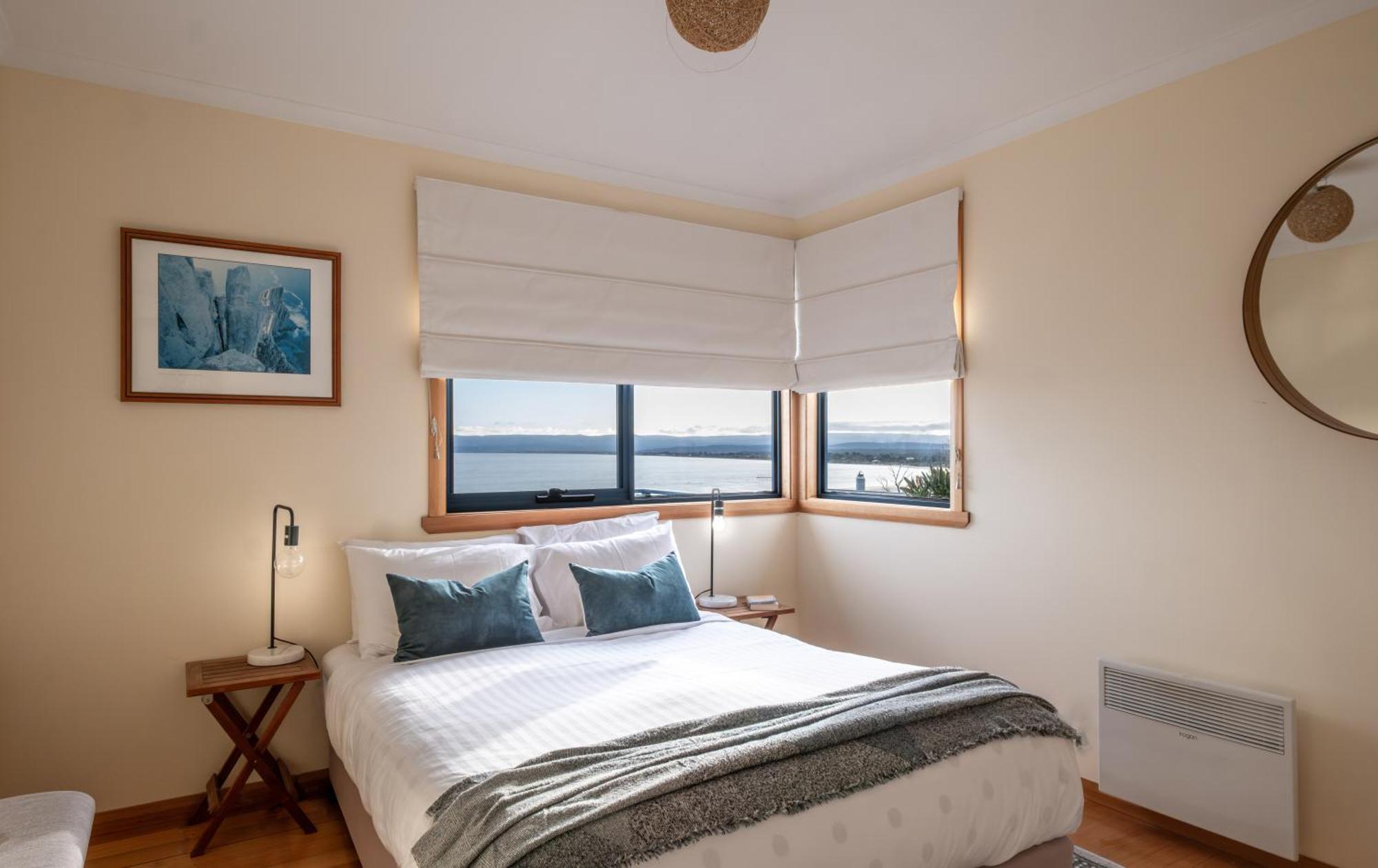 Waterline Holiday Home โคลส์เบย์ ภายนอก รูปภาพ