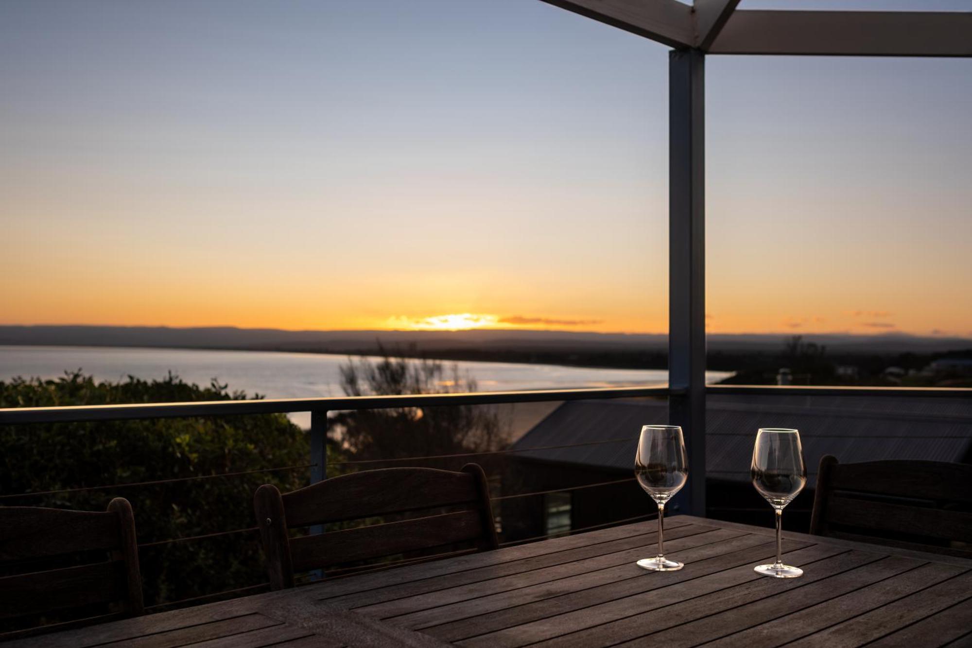 Waterline Holiday Home โคลส์เบย์ ภายนอก รูปภาพ
