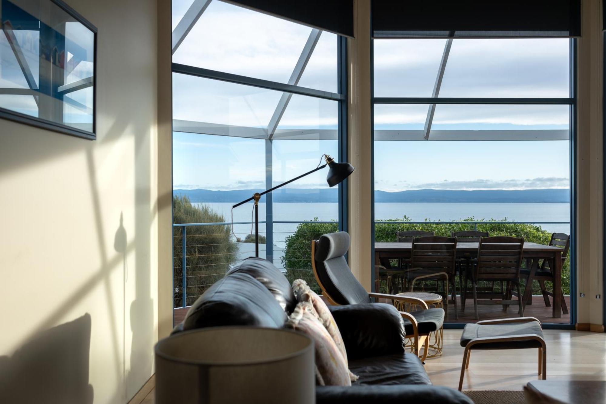 Waterline Holiday Home โคลส์เบย์ ภายนอก รูปภาพ